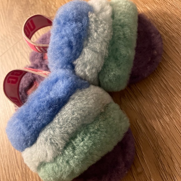 Ugg baby fur slides soo cute size 6 - Picture 2 of 6